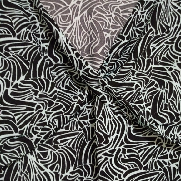 Lane Bryant twist accent top - Picture 6 of 6